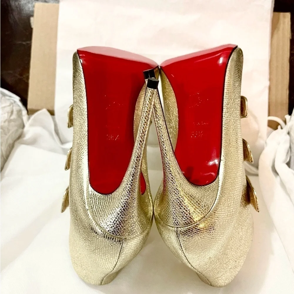 Christian Louboutin Triniboot ankle bootie, shiny gold supple leather EU38.5